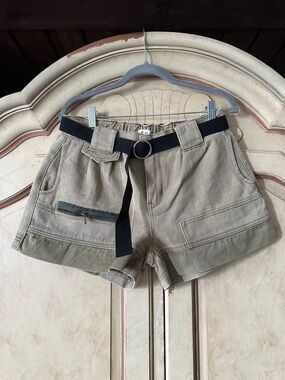 POL Utility Cargo Shorts in Khaki size Large